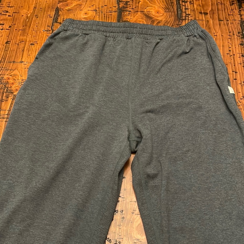 Vuori boyfriend joggers great condition